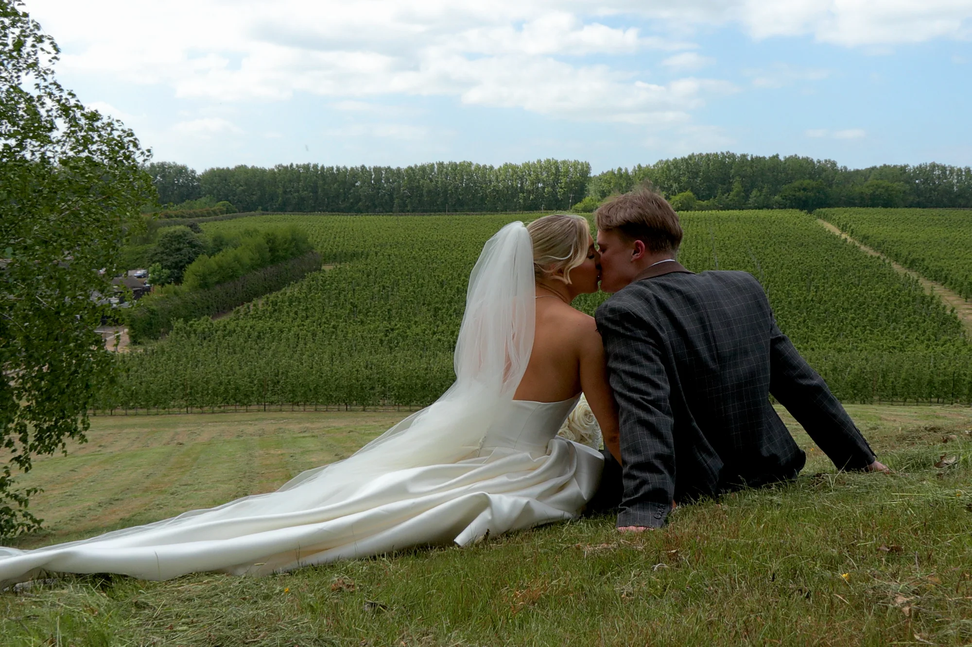 A wedding at The BarnYard in Kent, beautiful in every season